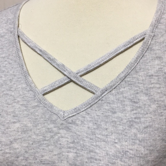 🌺🌺Crisscross Front Top🌺🌺 - Picture 2 of 6